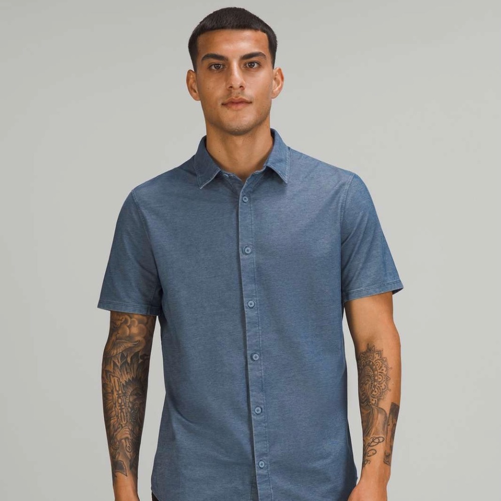 Mens lululemon Commission Short Sleeve Shirt River Blue Enzyme Dye - Large